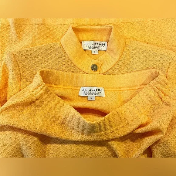 St. John Tangerine Textured Knit, Mandarin Collar, Chain Detail Suit, Size 6 - Picture 5 of 5